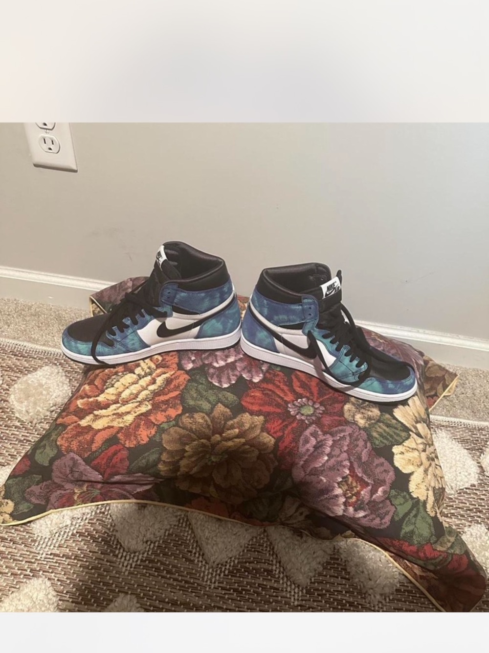 Nike AJ1  High-Top Sneakers in Blue and Black Tie-Dye